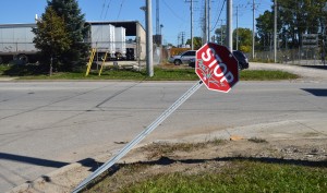A stop sign at the corner of Elliot and Crawford, which was struck by a transport truck on September 26. Photo by Victoria Parent