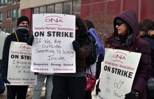 CCAC nurses picket in front of Hotel-Dieu Hospital on Ouellette Avenue in Windsor, Ont. on Feb. 4, 2015 (Photo by Melissa Amiouni) 