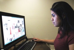 Jessica Sanchez scrolls through Pinterest for prom dresses. (Photo by Vanessa Cuevas)